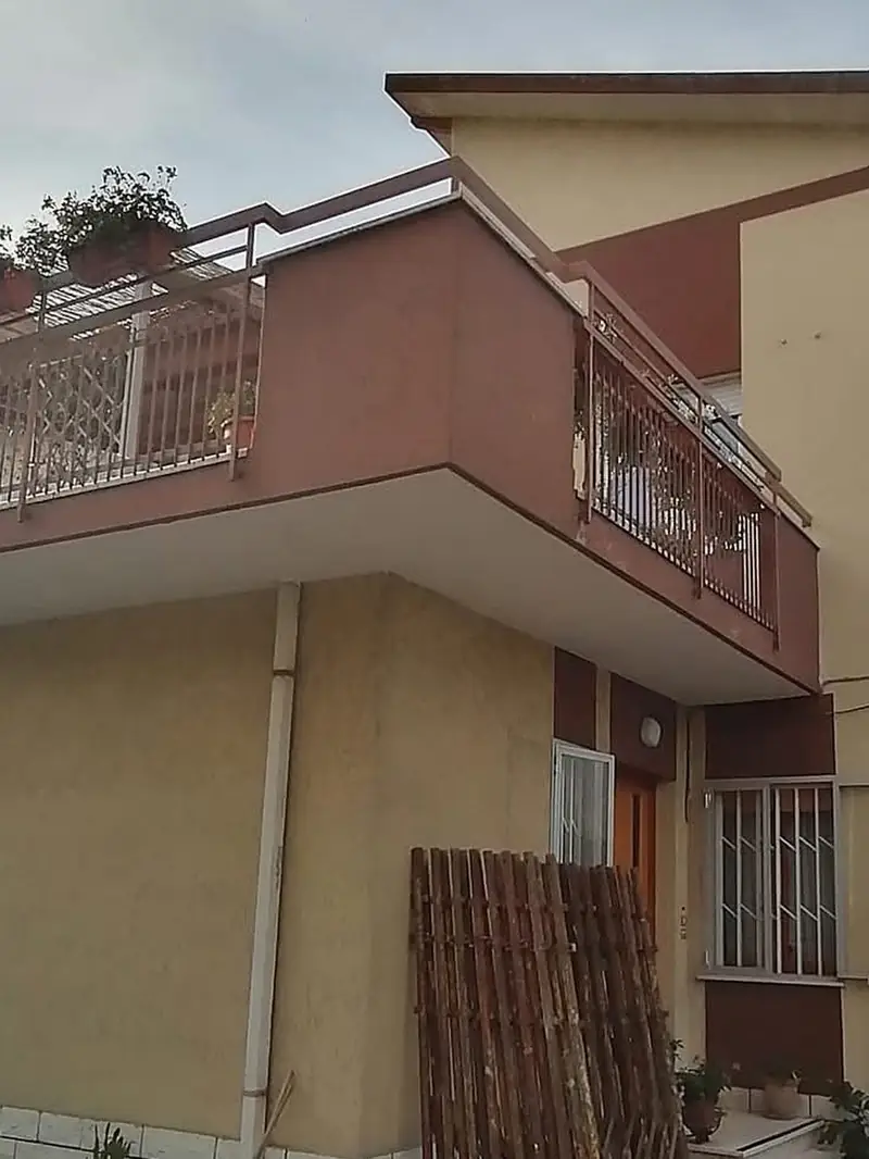 Facciata dell'edificio prima dell'intervento